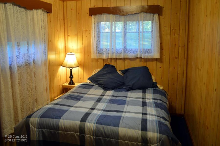 Edgewater Inn & Cottages Eagle River Oda fotoğraf