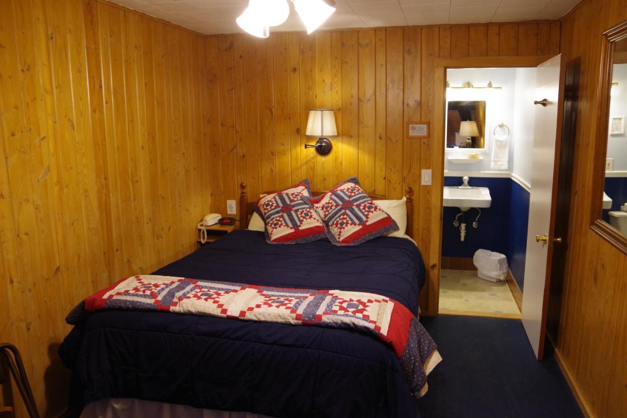Edgewater Inn & Cottages Eagle River Oda fotoğraf